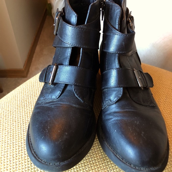 Soda black ankle boots. Size 7.5 - Picture 2 of 4